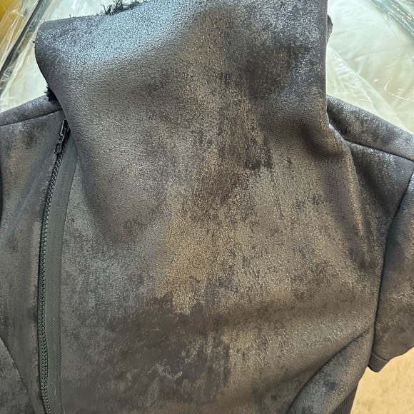 Vera Wang black bomber jacket, xs distressed, look with faux fur lining - Picture 8 of 8